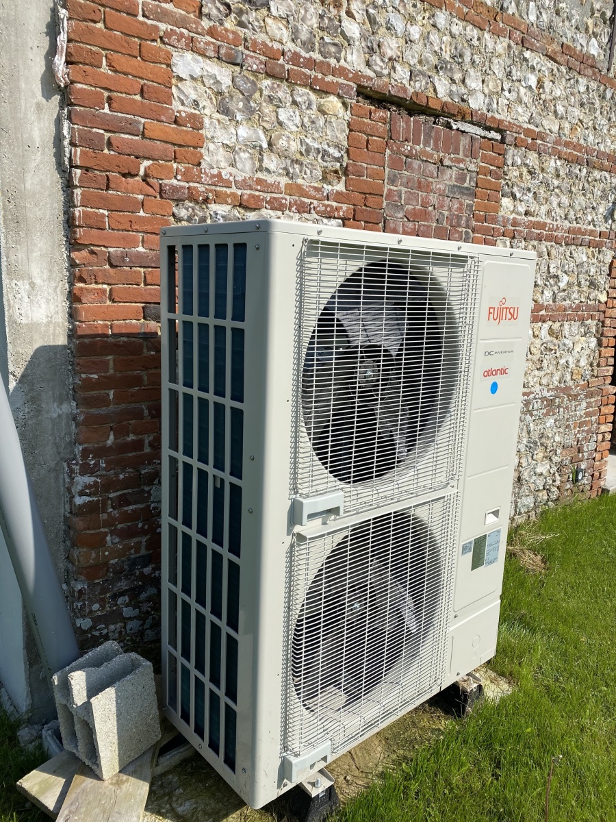 Faire remplacer une chaudière fioul par une pompe à chaleur air/eau pour réussir votre transition énergétique sur Octeville sur Mer 76